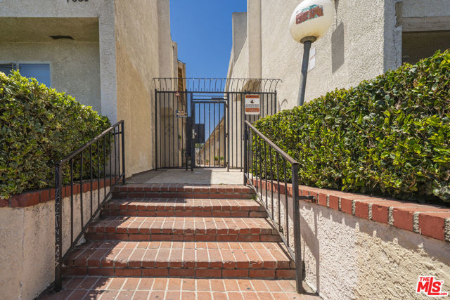 7631 Reseda Boulevard, Reseda CA: https://media.crmls.org/mediaz/9b8137f5-2273-44de-b8d5-c0e46d9735d9.jpg