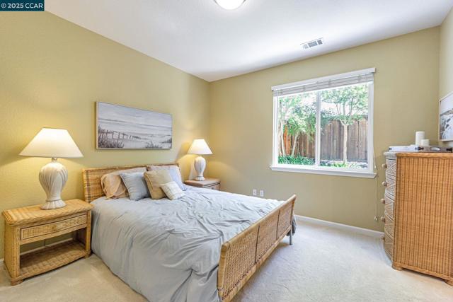 1039 Rolling Woods Way, Concord CA: https://media.crmls.org/mediaz/9b818f30-3c46-4bb3-a190-410206497bdc.jpg