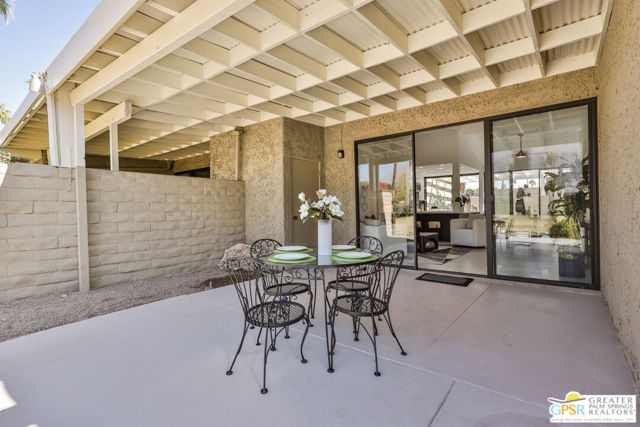 833 N Calle De Flora Vista, Palm Springs CA: https://media.crmls.org/mediaz/9b81e9b8-f7ec-4c22-a1ac-1a60c542806d.jpg