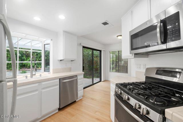 4139 Lost Springs Drive, Agoura Hills CA: https://media.crmls.org/mediaz/9b81fd1c-c4d1-46a5-a900-2fbaac0fb448.jpg