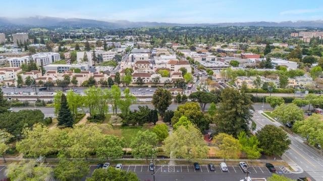 200 Sheridan Avenue, Palo Alto CA: https://media.crmls.org/mediaz/9b8236eb-62c8-48f1-b945-e1baff14c302.jpg