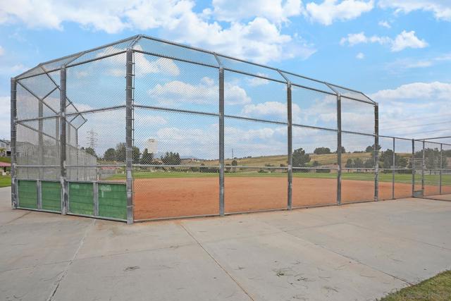 1670 Grasshopper Ln, Chula Vista CA: https://media.crmls.org/mediaz/9b83381f-f8f1-40c3-92aa-b6d8930d9497.jpg