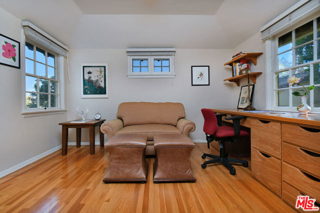 15213 Del Gado Drive, Sherman Oaks CA: https://media.crmls.org/mediaz/9b8361b3-bb7e-4e88-bb21-03f8aa1e0fa7.jpg