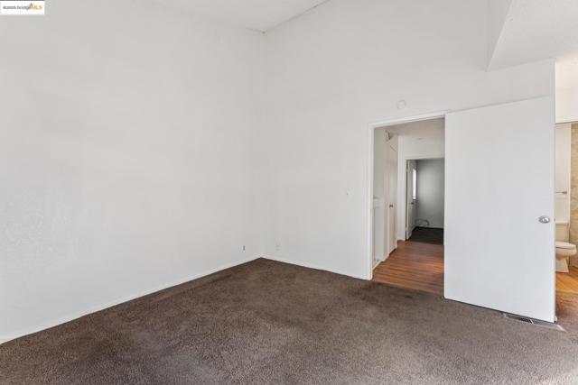 9663 Elmview, Oakland CA: https://media.crmls.org/mediaz/9b837002-11be-48c6-a0ea-54ac94840f91.jpg