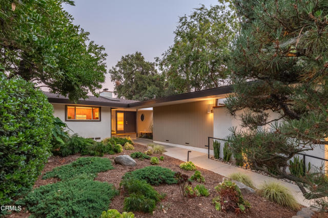 1570 Old House Road, Pasadena CA: https://media.crmls.org/mediaz/9b837b94-83ed-4fab-994e-f7baa154461a.jpg