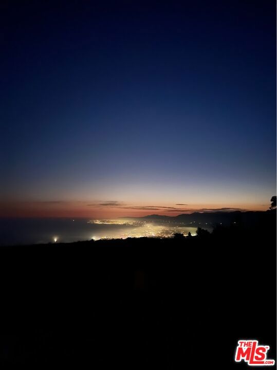 8560 Ocean View Road, Ventura CA: https://media.crmls.org/mediaz/9b83ca7d-e9d9-40d9-97e9-8176a2521c9c.jpg