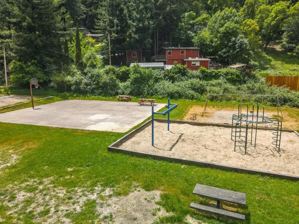 https://media.crmls.org/mediaz/9b83d484-9b9d-44fb-915a-2d3c634c4894.jpg?preset=X-Large
