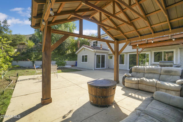 27802 Via Amistosa, Agoura Hills CA: https://media.crmls.org/mediaz/9b8404ff-594f-4b73-8d97-51cf553cf31a.jpg