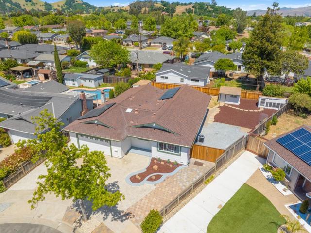 125 Foothill Court, Morgan Hill CA: https://media.crmls.org/mediaz/9b8477ad-b2e4-4ed0-9ab6-b01b3f314880.jpg