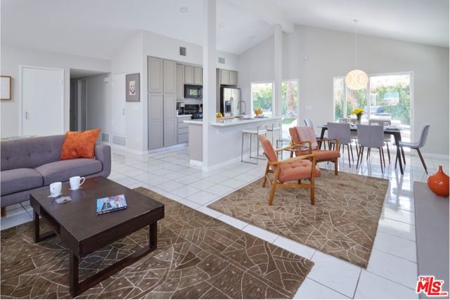 2291 E Calle Papagayo, Palm Springs CA: https://media.crmls.org/mediaz/9b84d4e2-e702-4605-a797-a32993f68bad.jpg