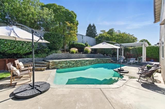 1347 Vintner Way, Pleasanton CA: https://media.crmls.org/mediaz/9b84e11d-3198-4358-82b7-ddb7f2800383.jpg