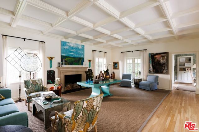 400 S Hudson Avenue, Los Angeles CA: https://media.crmls.org/mediaz/9b8503eb-0e97-4f8b-a5f4-4a77506c1ad0.jpg
