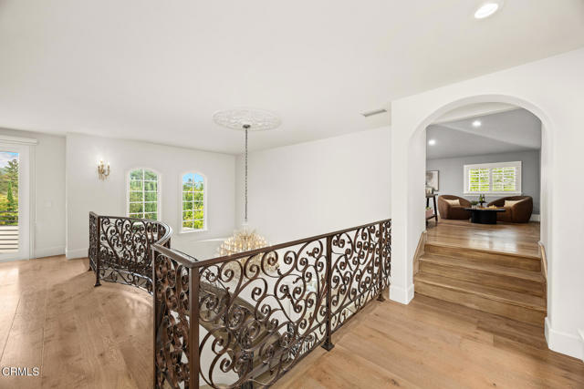 5008 La Canada Boulevard, La Canada Flintridge CA: https://media.crmls.org/mediaz/9b85049f-faa5-4343-bef6-8fa0c1992552.jpg