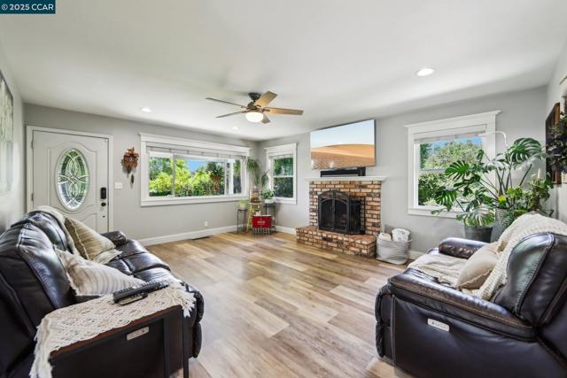 91 Lozoya Way, Oakley CA: https://media.crmls.org/mediaz/9b8589fc-26c0-452c-bd53-c560069ef1ab.jpg