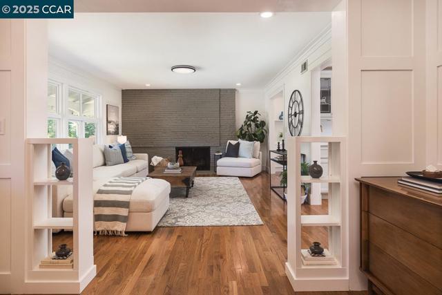 881 Autumn Dr, Walnut Creek CA: https://media.crmls.org/mediaz/9b869ddb-1ce0-4c92-85a3-51defa93a2c0.jpg