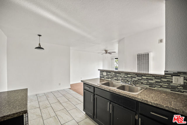 412 Coronado Terrace, Los Angeles CA: https://media.crmls.org/mediaz/9b86adf0-c21b-49da-b452-6297a5c50524.jpg