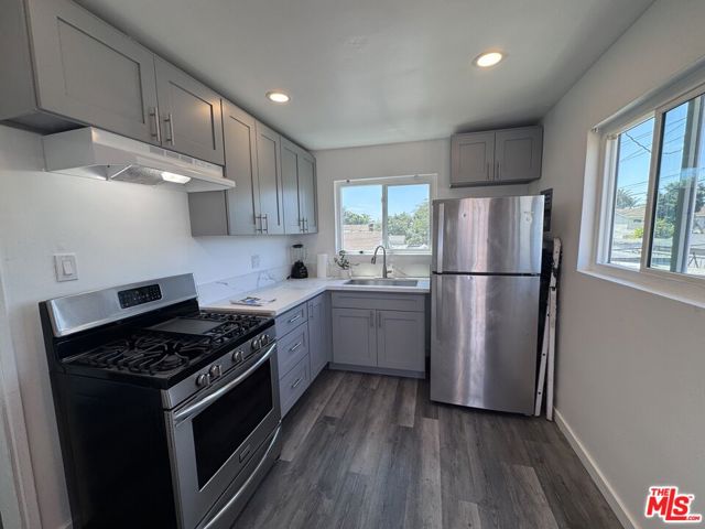 858 W 88th Street, Los Angeles CA: https://media.crmls.org/mediaz/9b8705d4-1578-49e2-9fa3-f392f88e3989.jpg