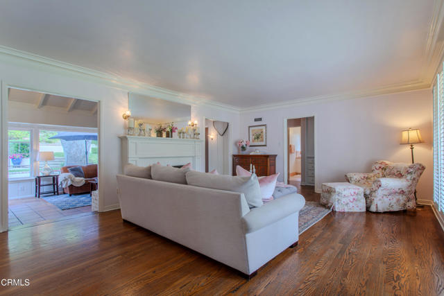 2727 Hollister Terrace, Glendale CA: https://media.crmls.org/mediaz/9b8744d8-f49d-44ab-a375-7f115b867ca1.jpg