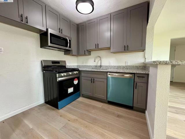 2441 John St, Stockton CA: https://media.crmls.org/mediaz/9b87985e-0e4b-4799-83b1-4bccaec70f7b.jpg