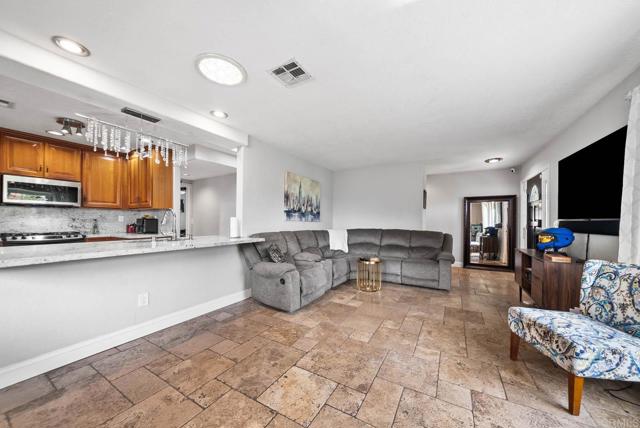 Detail Gallery Image 9 of 49 For 10820 Dutton Dr, La Mesa,  CA 91941 - 4 Beds | 2 Baths