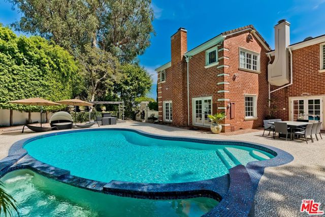 725 N Faring Road, Los Angeles CA: https://media.crmls.org/mediaz/9b881df4-b3ae-4d19-9044-45b9cb44887f.jpg