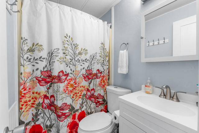 16400 Bubbling Wells Road, Desert Hot Springs CA: https://media.crmls.org/mediaz/9b8838ea-8ee2-4266-b10b-ce8e71c9efd2.jpg