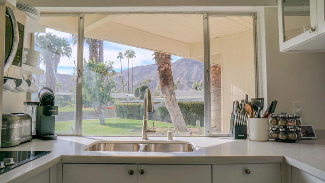 472 Sandpiper Street, Palm Desert CA: https://media.crmls.org/mediaz/9b8886ab-5465-454d-a602-f8d55f02978e.jpg