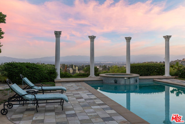 19016 Devonport Lane, Tarzana CA: https://media.crmls.org/mediaz/9b8898cc-012f-4f5e-9d45-74c20a91efa2.jpg