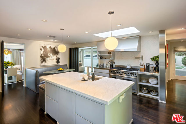 16745 Bosque Drive, Encino CA: https://media.crmls.org/mediaz/9b88c9fa-3ff3-4a65-a936-2ddf291fa0f2.jpg