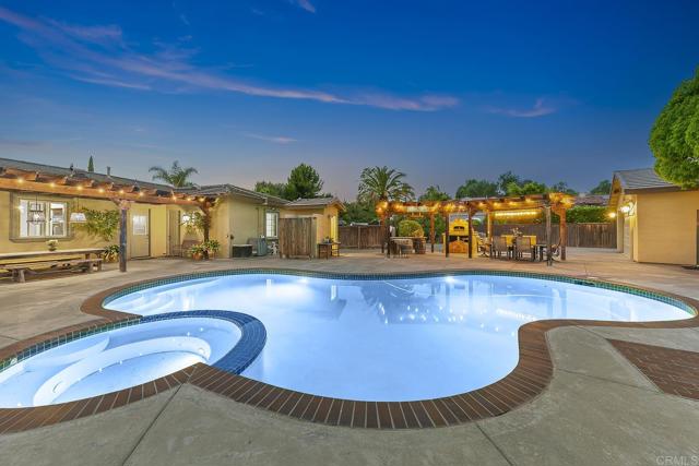 1508 Sequoia Lane, Vista CA: https://media.crmls.org/mediaz/9b88d501-24db-4c8c-8ea1-2c016f57c71f.jpg