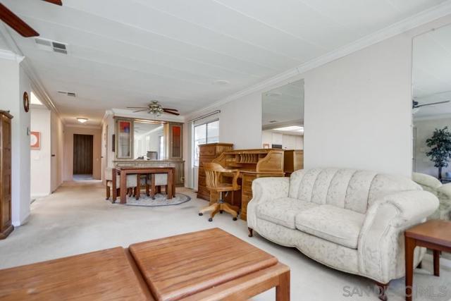 14215 Pecan Park Ln, El Cajon CA: https://media.crmls.org/mediaz/9b88d84c-3e05-4570-a77c-9f7fd95c8bf4.jpg
