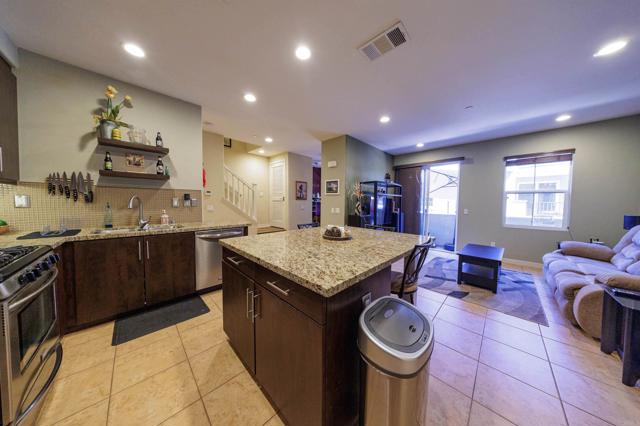 Detail Gallery Image 7 of 24 For 2118 Cosmo Way, San Marcos,  CA 92078 - 2 Beds | 2/1 Baths