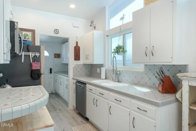 Detail Gallery Image 9 of 33 For 1089 Belfast Ln, Ventura,  CA 93001 - 3 Beds | 2 Baths