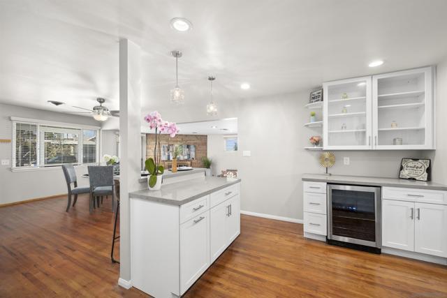 3833 Tomahawk Ln, San Diego CA: https://media.crmls.org/mediaz/9b892155-0467-431c-a266-e9b62eb6f1c8.jpg
