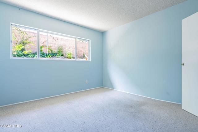 2085 Rayshire Street, Thousand Oaks CA: https://media.crmls.org/mediaz/9b893b28-fce0-4485-9b2a-c9f382512722.jpg