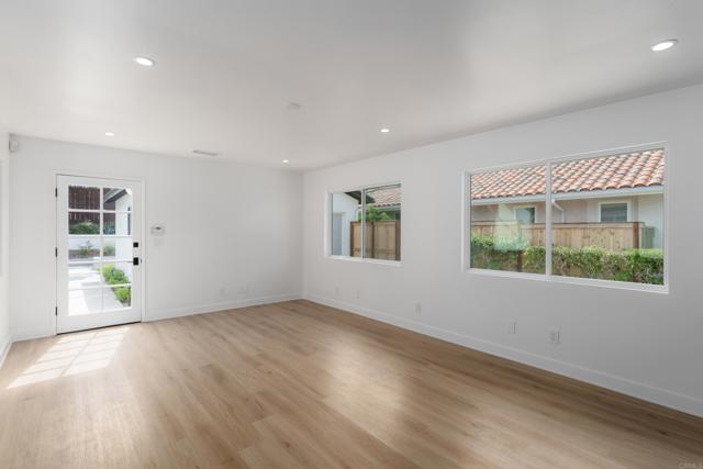 Detail Gallery Image 13 of 39 For 6653 Aranda Ave, La Jolla,  CA 92037 - 3 Beds | 2/1 Baths
