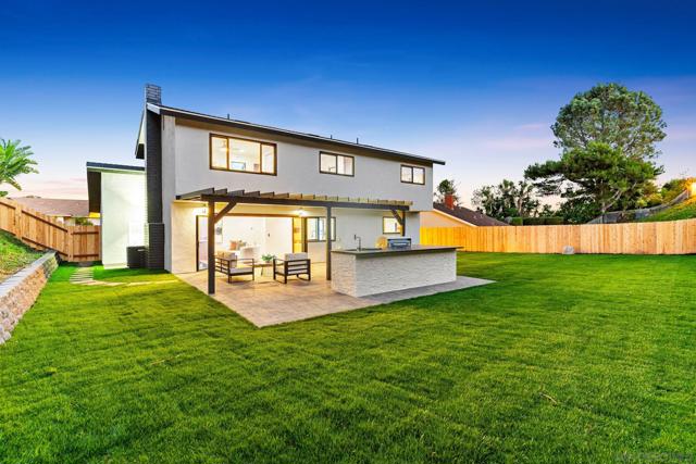 13334 Barbados Way, Del Mar CA: https://media.crmls.org/mediaz/9b89dc68-fc8e-4a3b-b401-7f0255e25b7c.jpg