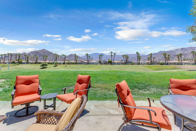 78079 Calle Norte, La Quinta CA: https://media.crmls.org/mediaz/9b89e95a-1e45-4205-b28b-08c7ac46b282.jpg