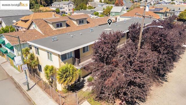 2011 Rutherford, Oakland CA: https://media.crmls.org/mediaz/9b8afb99-2dc4-4d8d-aaa6-9c6114a5160f.jpg