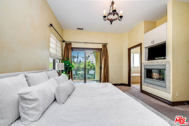 4125 W Hood Avenue, Burbank CA: https://media.crmls.org/mediaz/9b8b834f-b13f-4d2e-8454-d67fa2cd54df.jpg