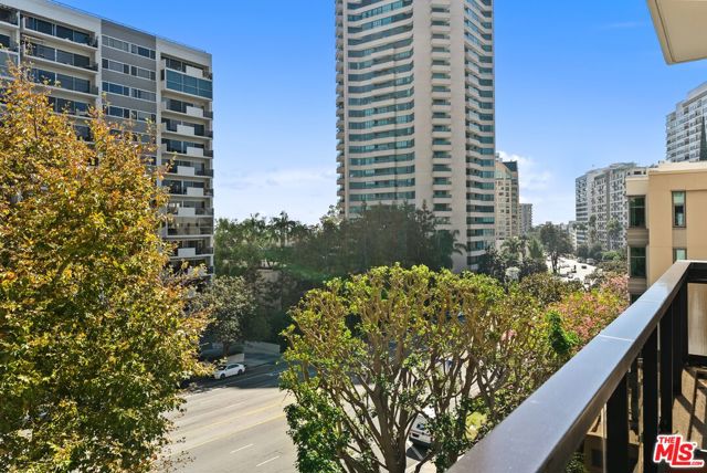 10445 Wilshire Boulevard, 406 photo 30