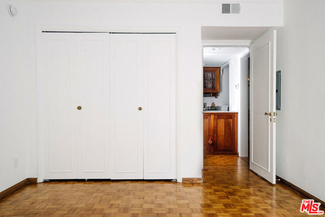 1242 S Barrington Avenue, Los Angeles CA: https://media.crmls.org/mediaz/9b8befb1-9644-4952-8855-84035d3228b2.jpg
