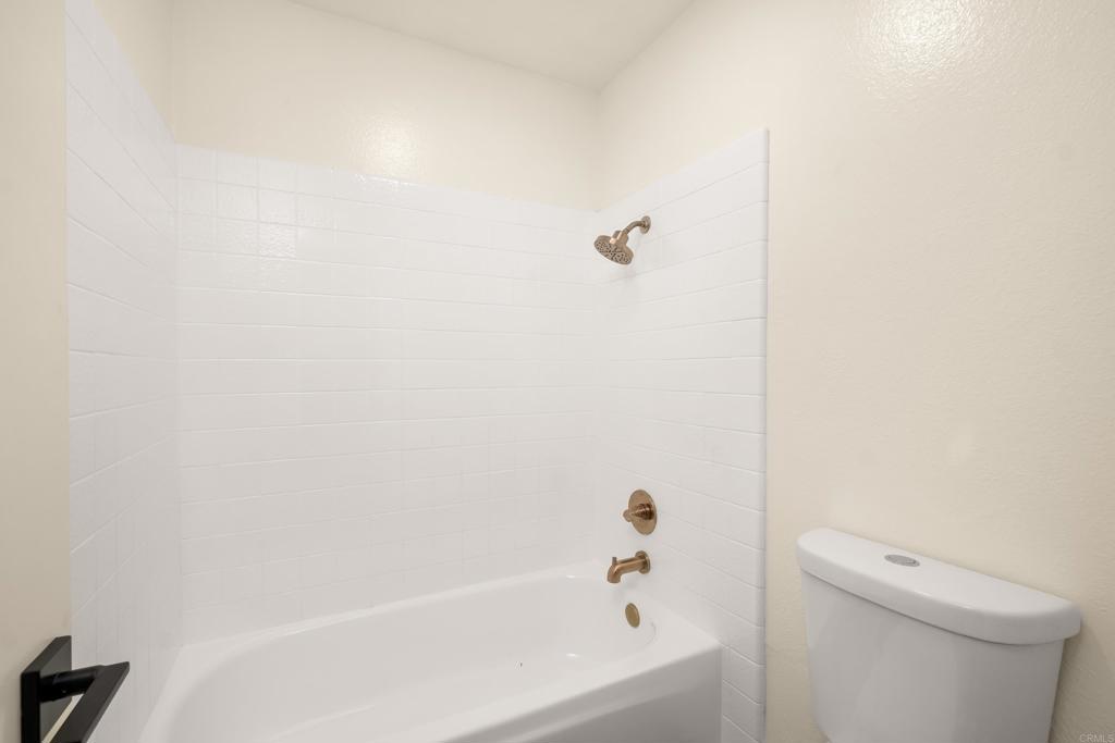 https://media.crmls.org/mediaz/9b8c7523-59a0-4acb-b5a6-38adafd1c23f.jpg?preset=X-Large
