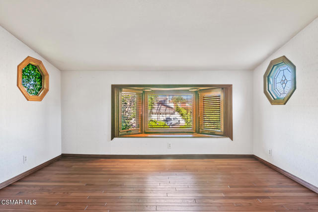 379 Greenway Avenue, Newbury Park CA: https://media.crmls.org/mediaz/9b8c763e-72f9-4a6f-b2db-d0a770aa4e6f.jpg