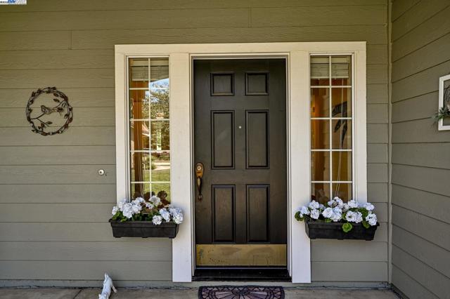 96 Trixie Dr, Livermore CA: https://media.crmls.org/mediaz/9b8d3f24-dadf-4f0e-9ace-23bd03bb0f92.jpg