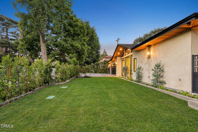 4828 Oakwood Avenue, La Canada Flintridge CA: https://media.crmls.org/mediaz/9b8d453d-0b5b-485f-bd43-feff08af429a.jpg