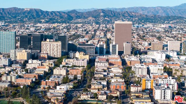 3166 San Marino Street, Los Angeles CA: https://media.crmls.org/mediaz/9b8e0d29-213c-4fa3-8683-0ca46cedf304.jpg