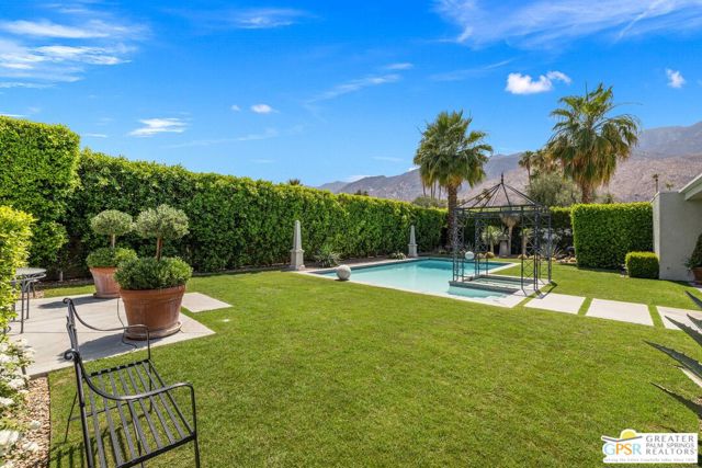 1860 Via Isla, Palm Springs CA: https://media.crmls.org/mediaz/9b8e3e74-fba5-4a42-832f-4d249f9507a5.jpg