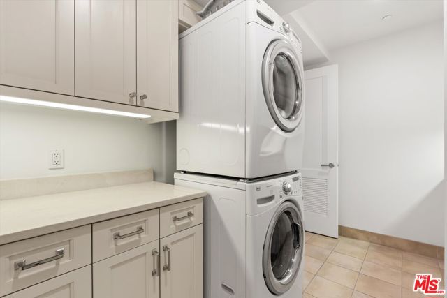 1 W Century Drive, Los Angeles CA: https://media.crmls.org/mediaz/9b8e4245-1364-4062-b625-3bb4294b3a65.jpg