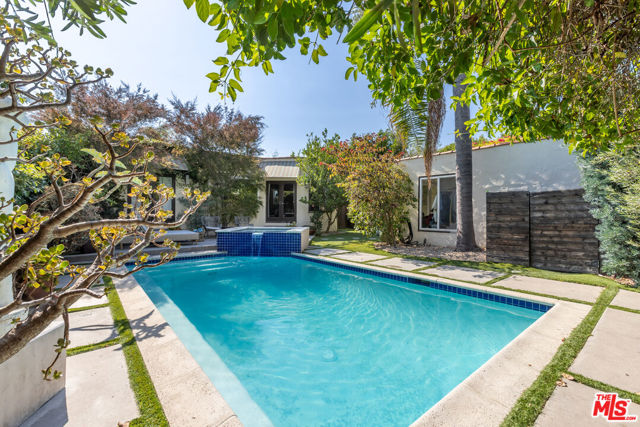 724 N Spaulding Avenue, Los Angeles CA: https://media.crmls.org/mediaz/9b8f1978-b8df-4f56-9418-62ecba8fe6aa.jpg